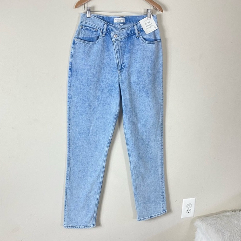 NEW Abercrombie and finch 90s straight ultra high rise criss cross jean -31/12